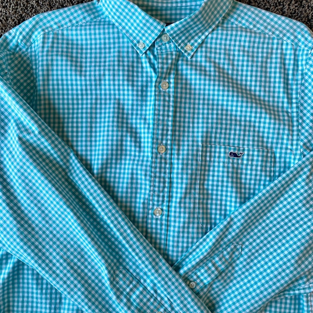 Vineyard Vines Like-new, long-sleeved, button down shirt